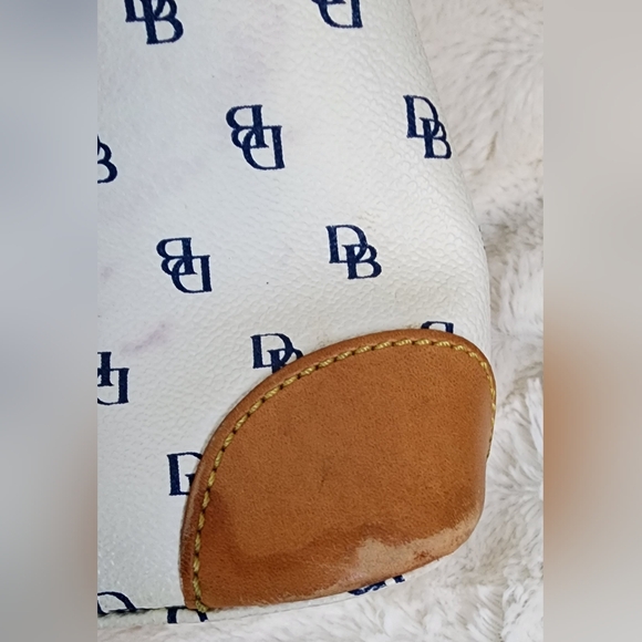 Dooney & Bourke Vintage Crossbody /Shoulder  Bag with card Holder. - Picture 3 of 17
